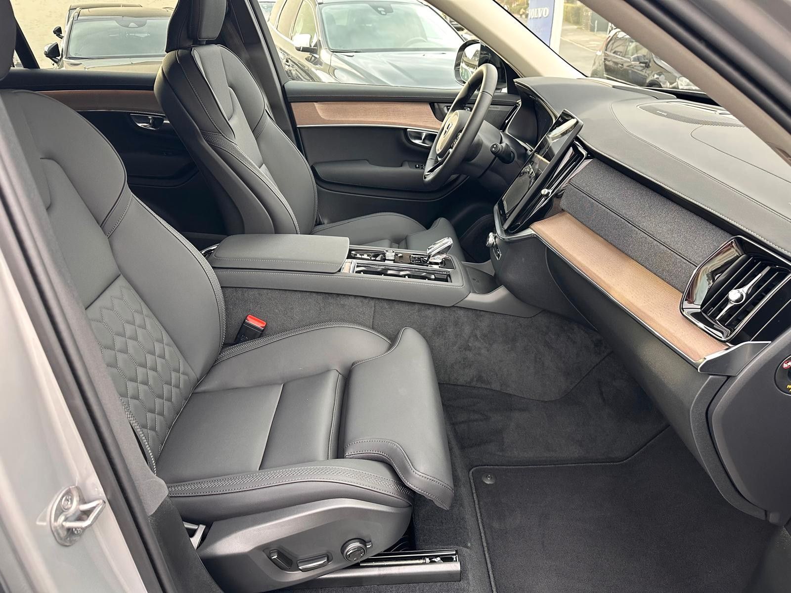 Volvo XC90 T8 AWD Plus Dark Facelift 7Sitzer,AHK,Pano