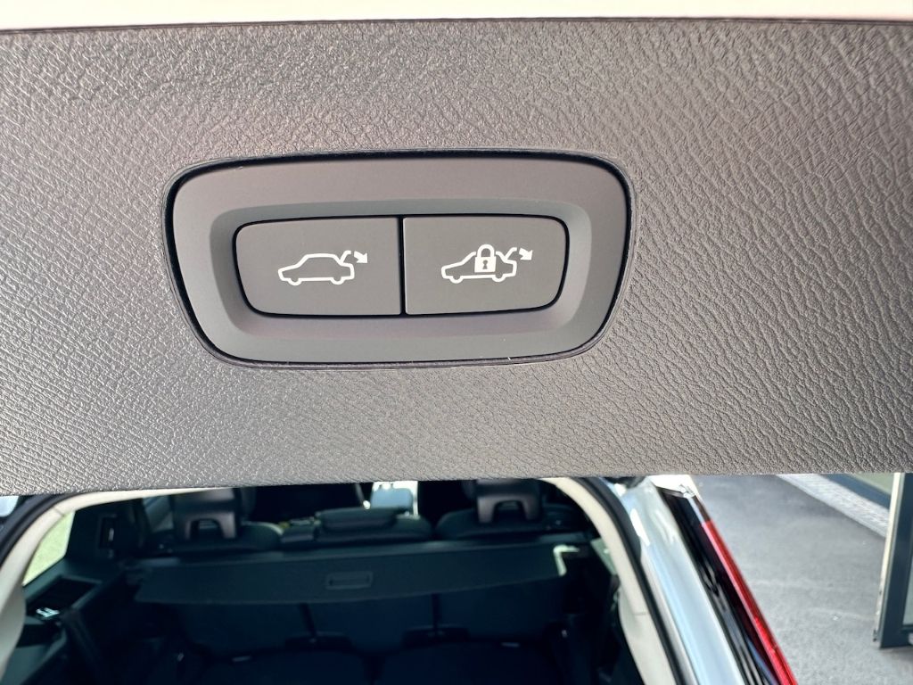 Volvo XC90 T8 AWD Ultra Dark Recharge Plug-In Hybrid E