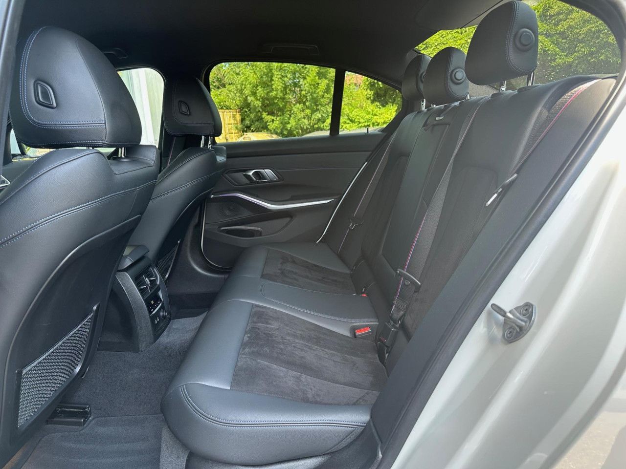 BMW 330e M Sport - Samsaru's Car Outlet
