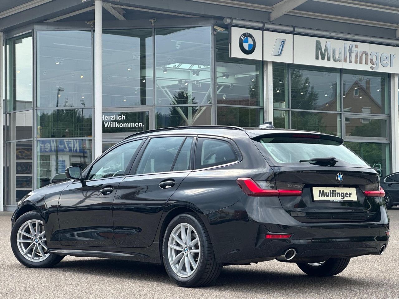 BMW 320d T. Sport - Samsaru's Car Outlet