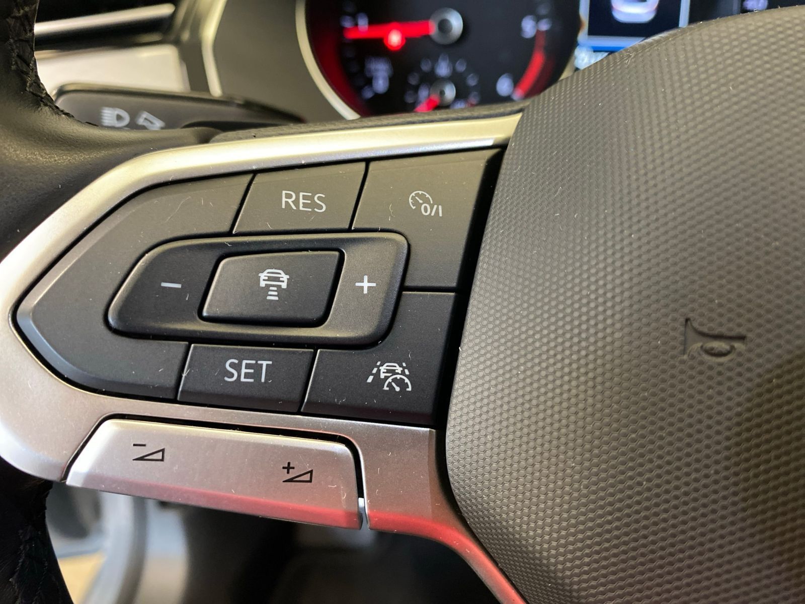 Volkswagen Passat Variant 2.0 TDI Business - Samsaru's Car Outlet