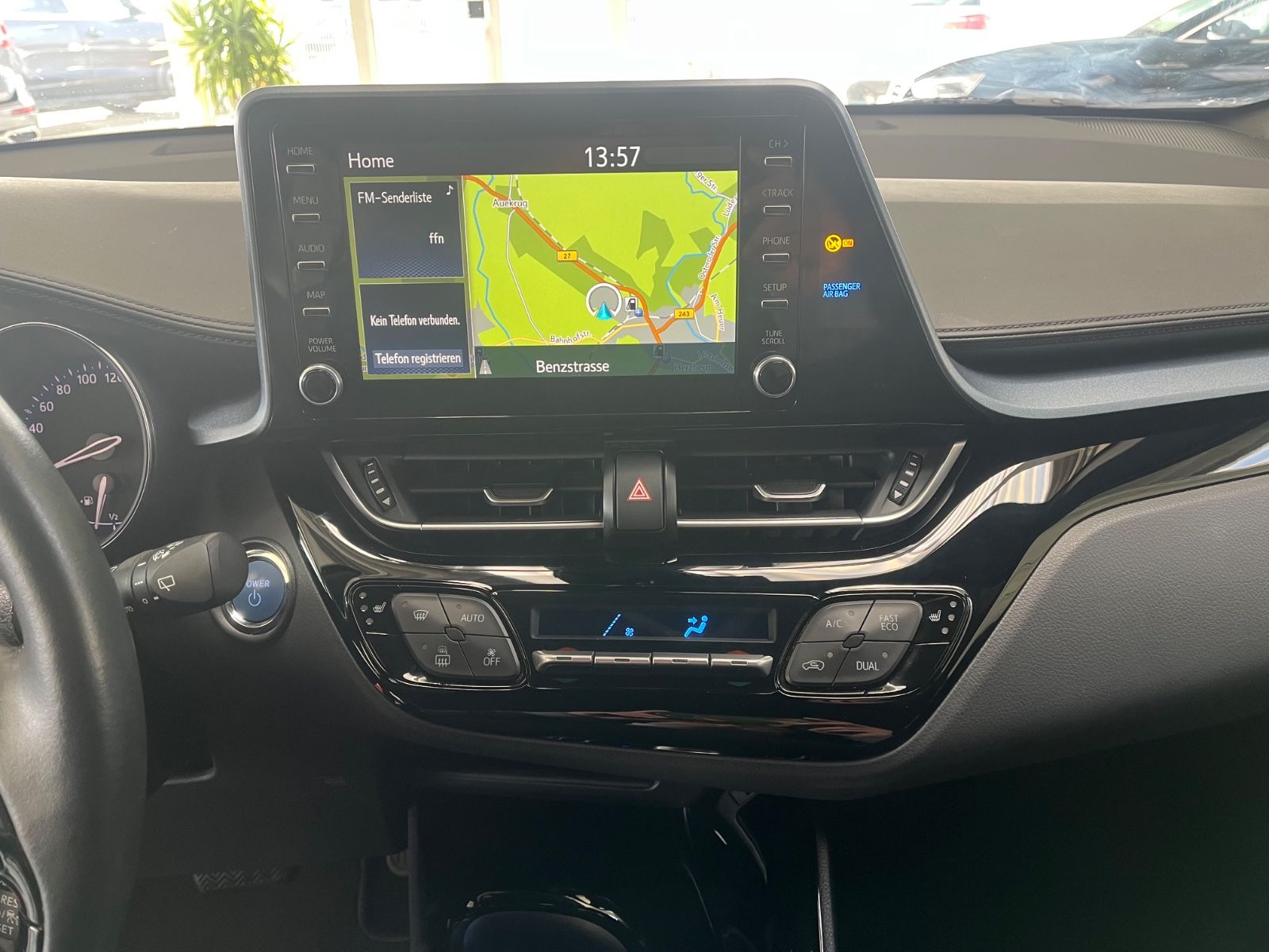 Toyota C-HR Hybrid1.8 Team - Samsaru's Car Outlet