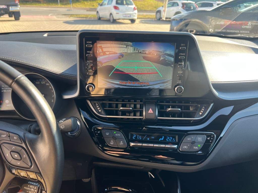 Toyota C-HR Hybrid Style - Samsaru's Car Outlet