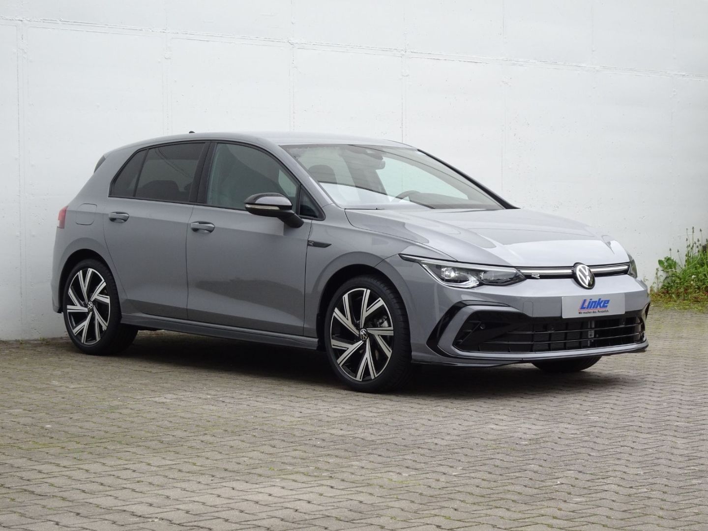 Volkswagen Golf VIII 2.0 TSI DSG R-Line - Samsaru's Car Outlet