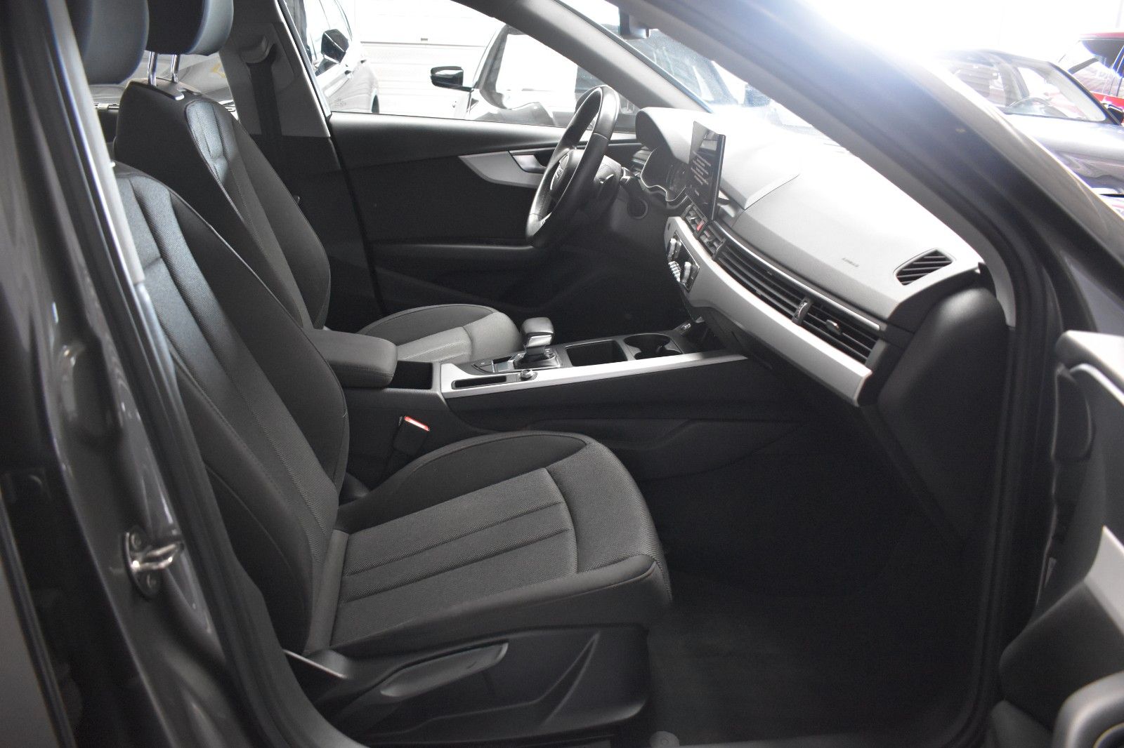 Audi A4 Avant 40 TFSI advanced - Samsaru's Car Outlet