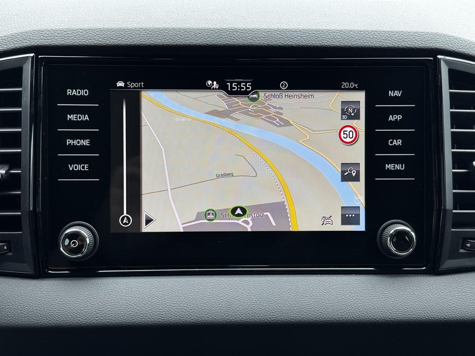 Skoda Karoq 1,5 TSI DSG Sportline 2ZKlimaautomatik ...