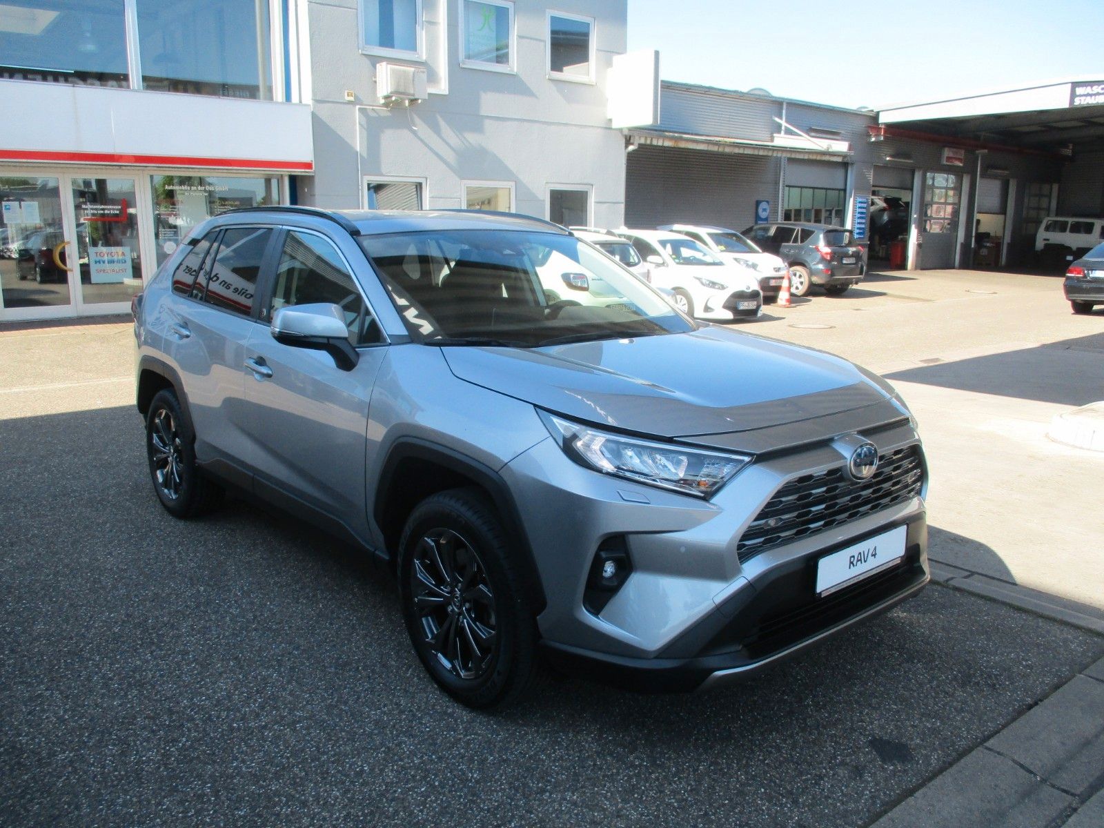 Toyota RAV4 Hybrid 4x4 Team - Samsaru's Car Outlet