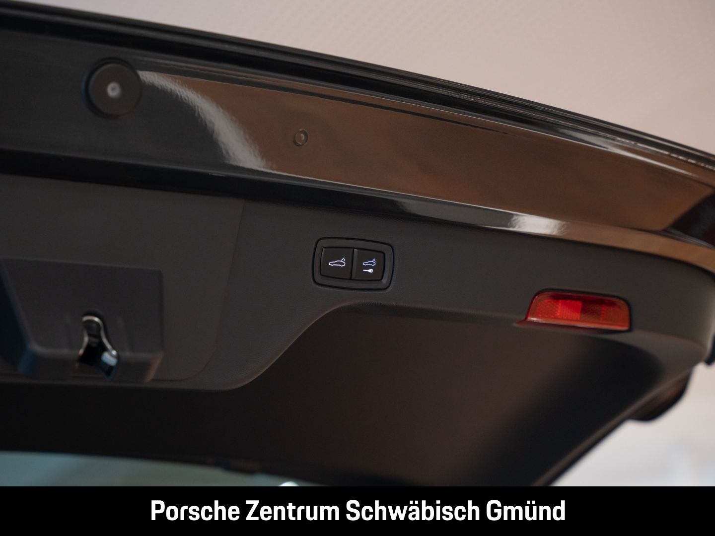 Porsche Macan Turbo BOSE Luftfederung Panoramadach LED