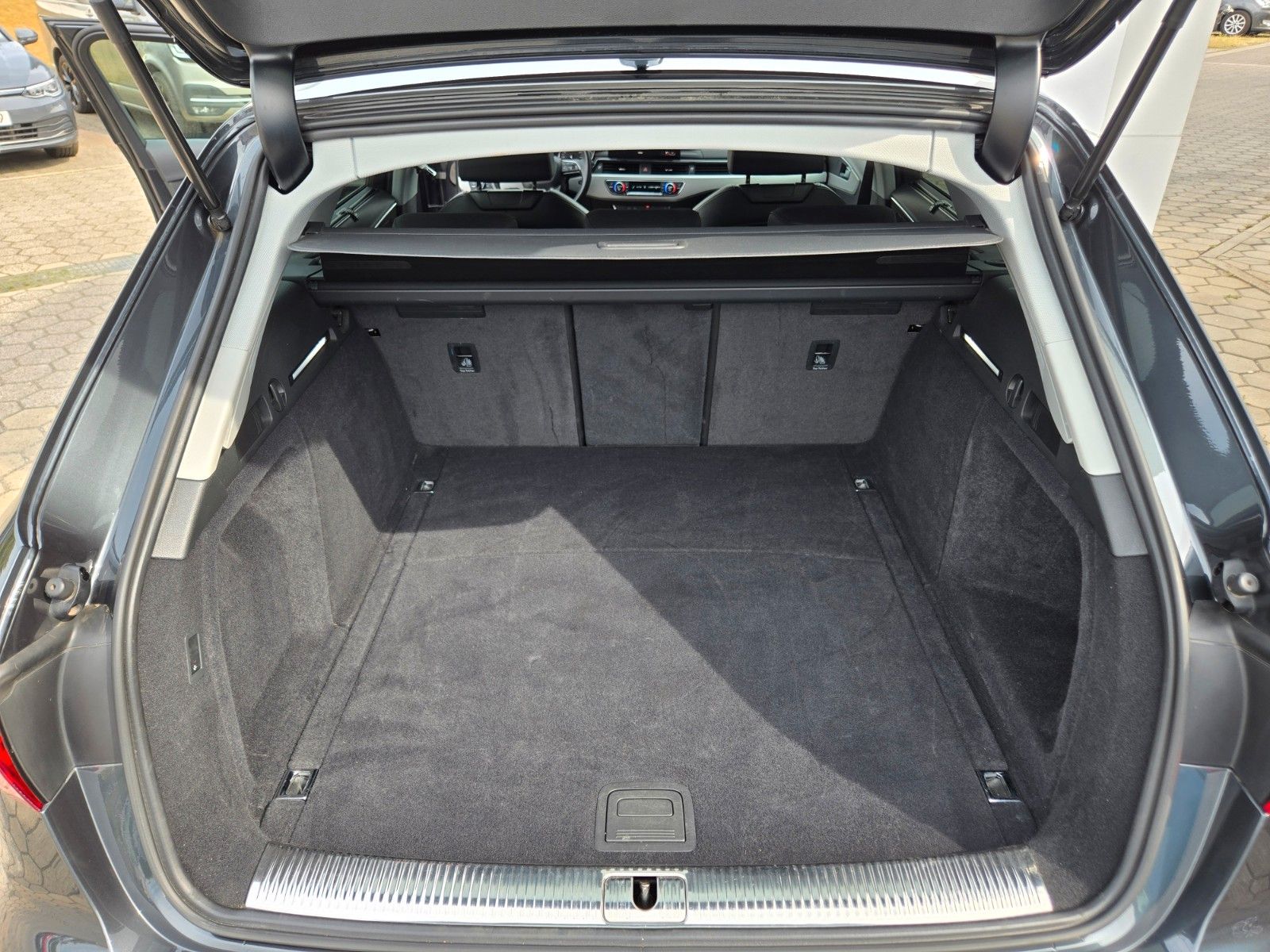 Audi A4 Avant 35 TFSI - Samsaru's Car Outlet