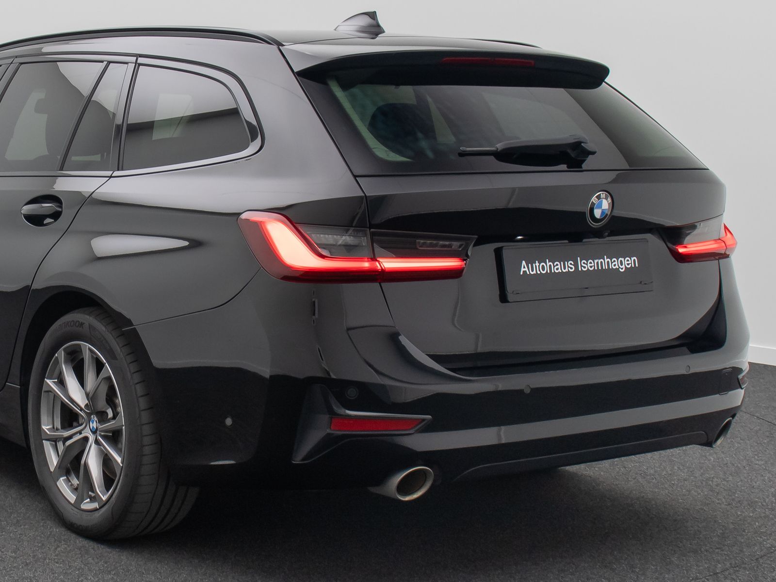 BMW 330i Sport Line - Samsaru's Car Outlet
