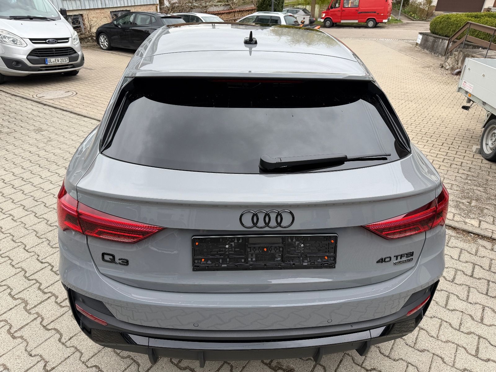 Audi Q3 Sportback 40 TFSI quattro S line, fast VOLL