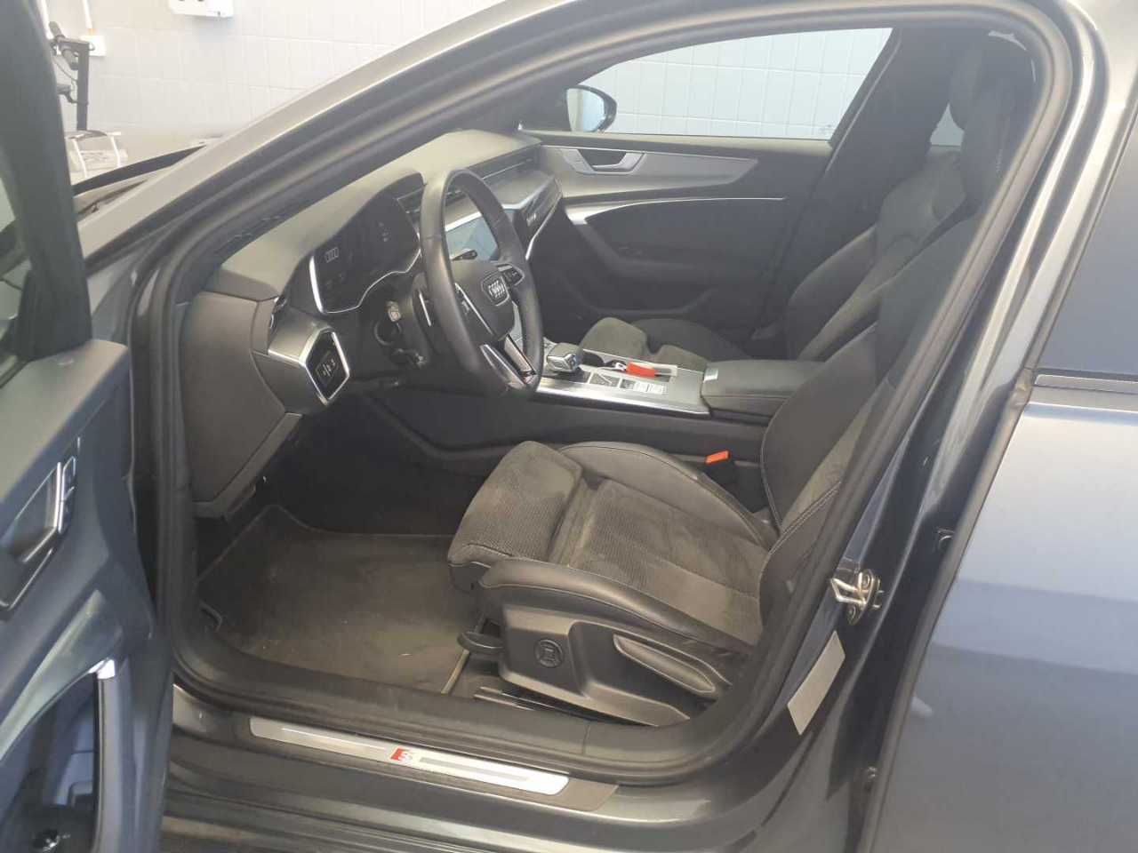 Audi A6 Avant 55 TFSI e S line - Samsaru's Car Outlet