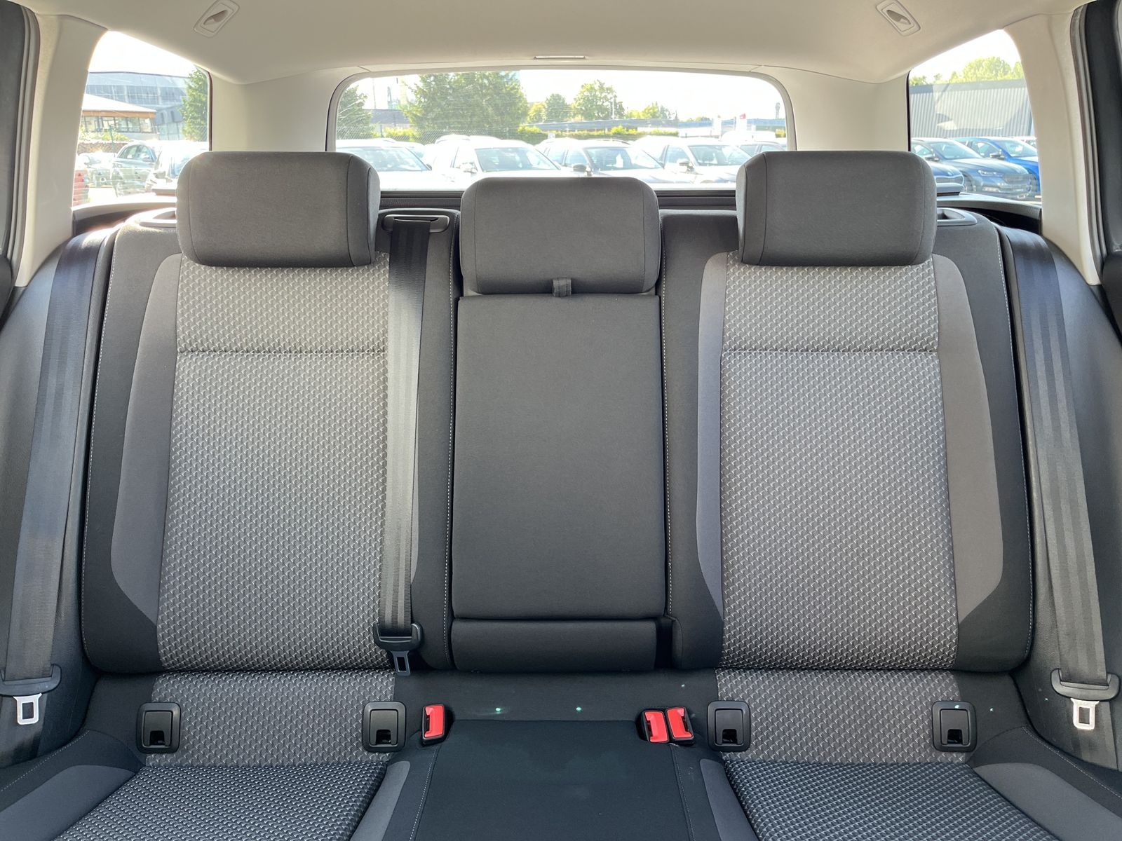 Volkswagen Passat Variant 2.0 TDI DSG - Samsaru's Car Outlet