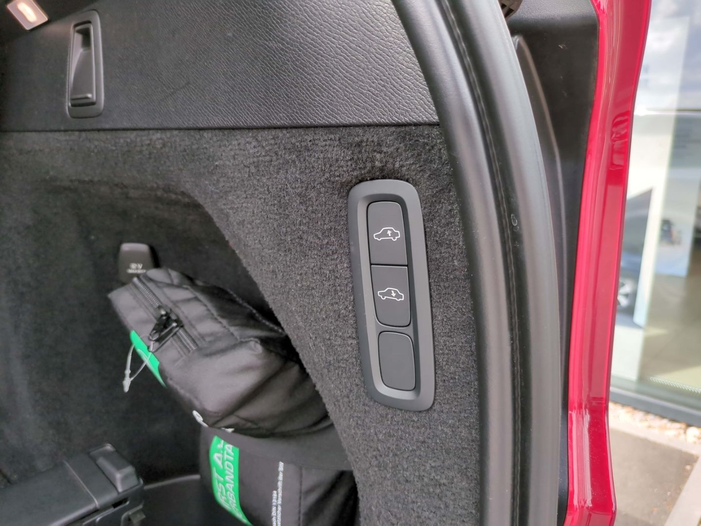 Volvo XC90 R Design Expression Recharge Plug-In Hybrid - Samsaru's Car Outlet