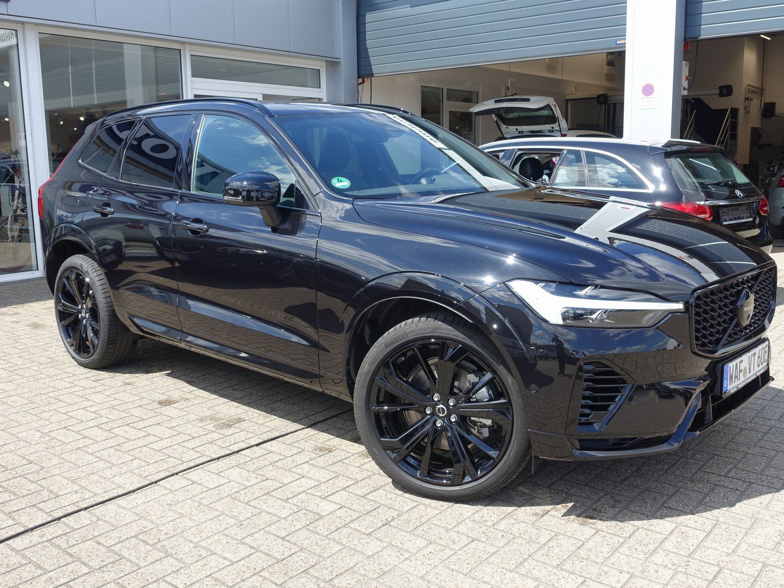 Volvo XC60 Black Edition T8 AWD Plug-in - Samsaru's Car Outlet
