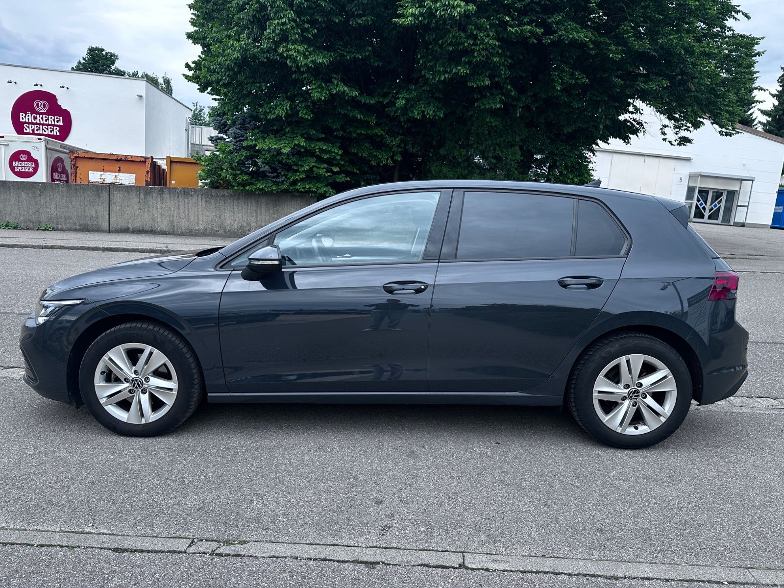 Volkswagen Golf VIII Life - Samsaru's Car Outlet