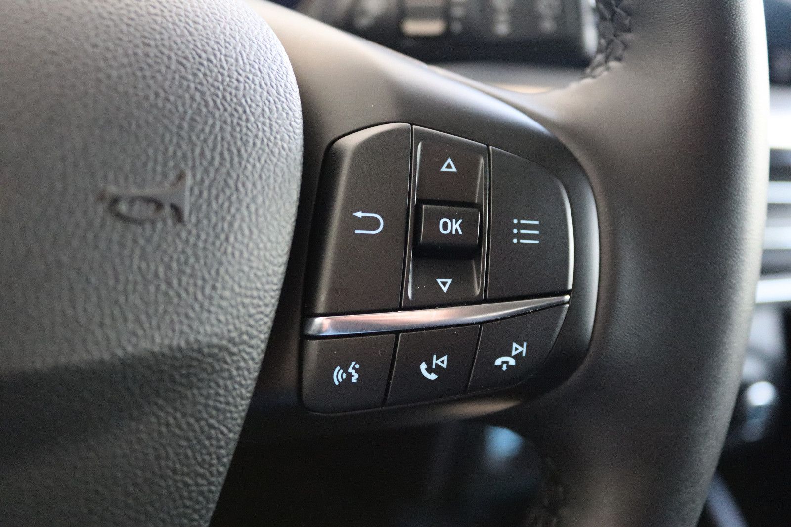 Ford Focus Turn. Aut. Titanium X *LED*NAV*RFK*Winterp