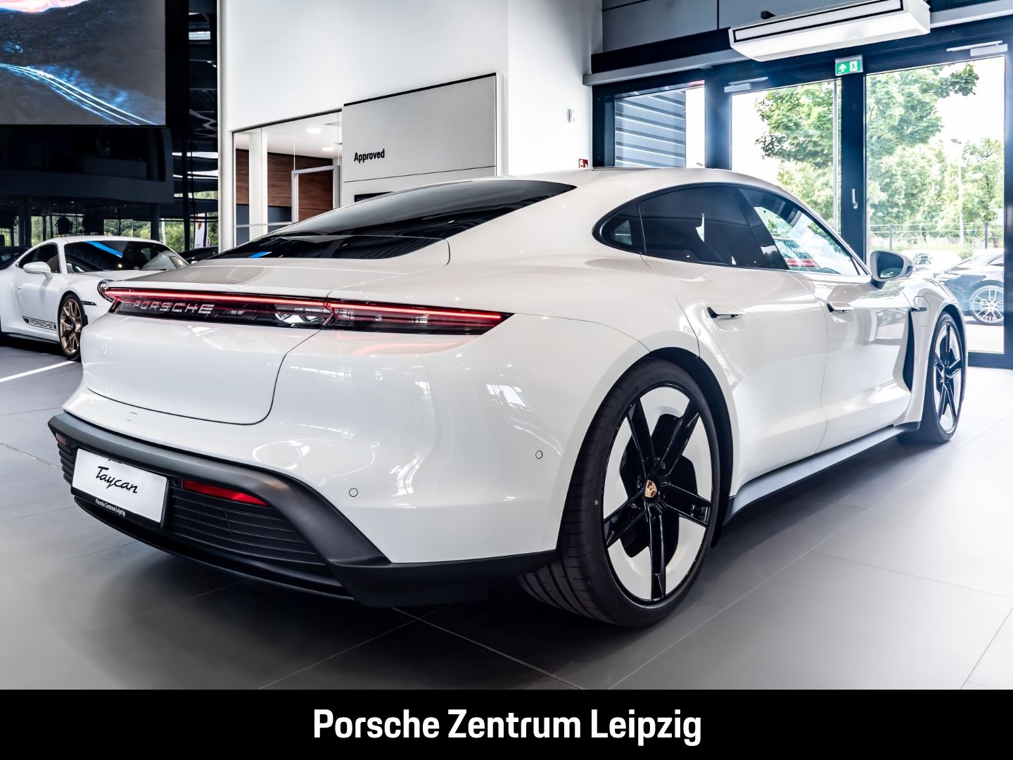 Porsche Taycan 4 SportDesign HD-Matrix ACC Pepita 21Zoll