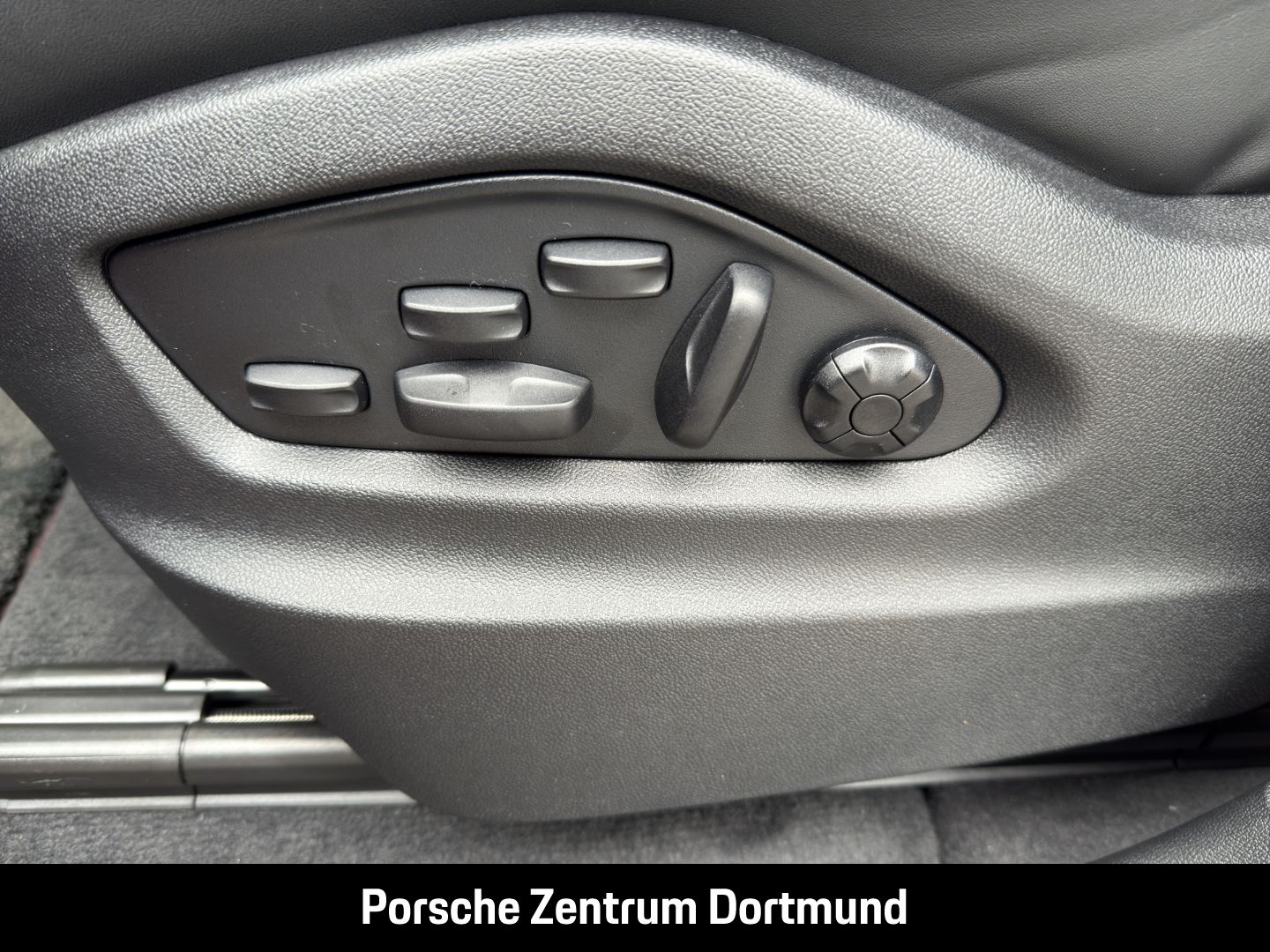 Porsche Cayenne GTS Coupe HA-Lenkung InnoDrive Head-Up