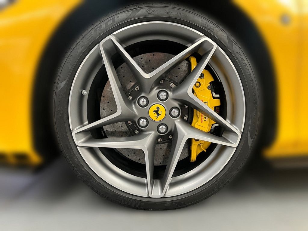 Ferrari F8 Spider - Samsaru's Car Outlet