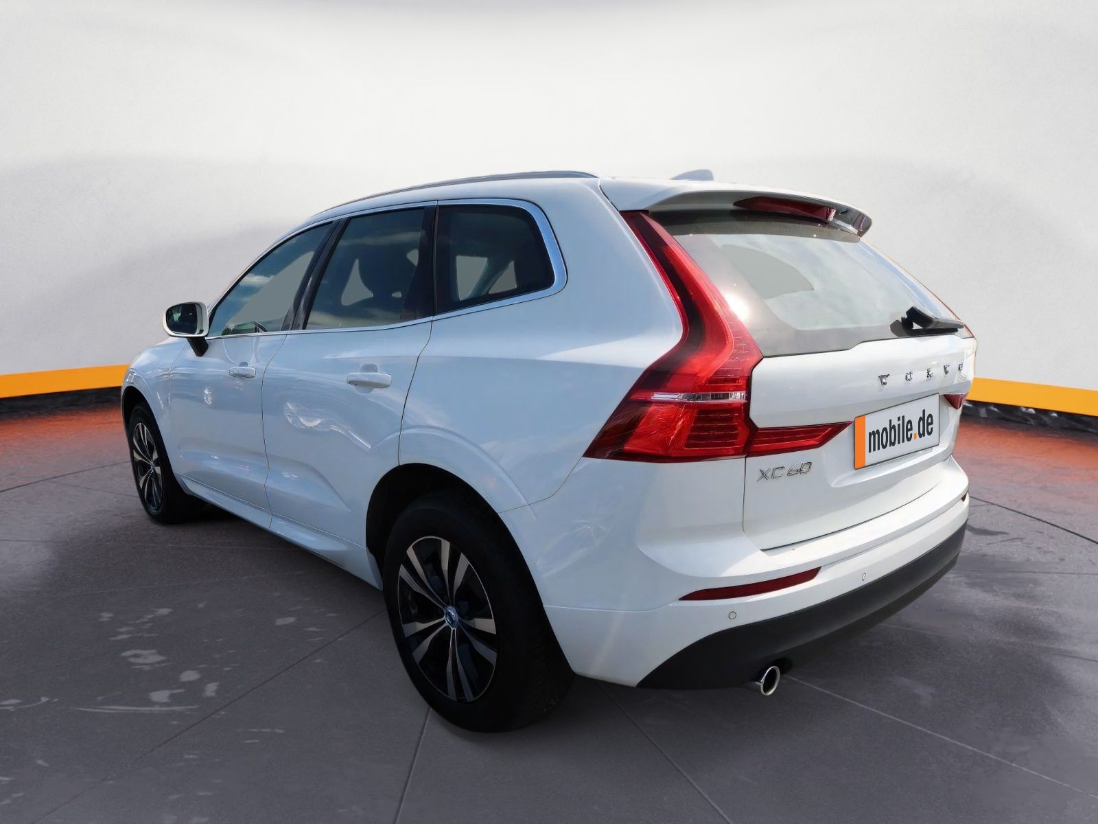 Volvo XC60 2.0 B4 Momentum Pro - Samsaru's Car Outlet