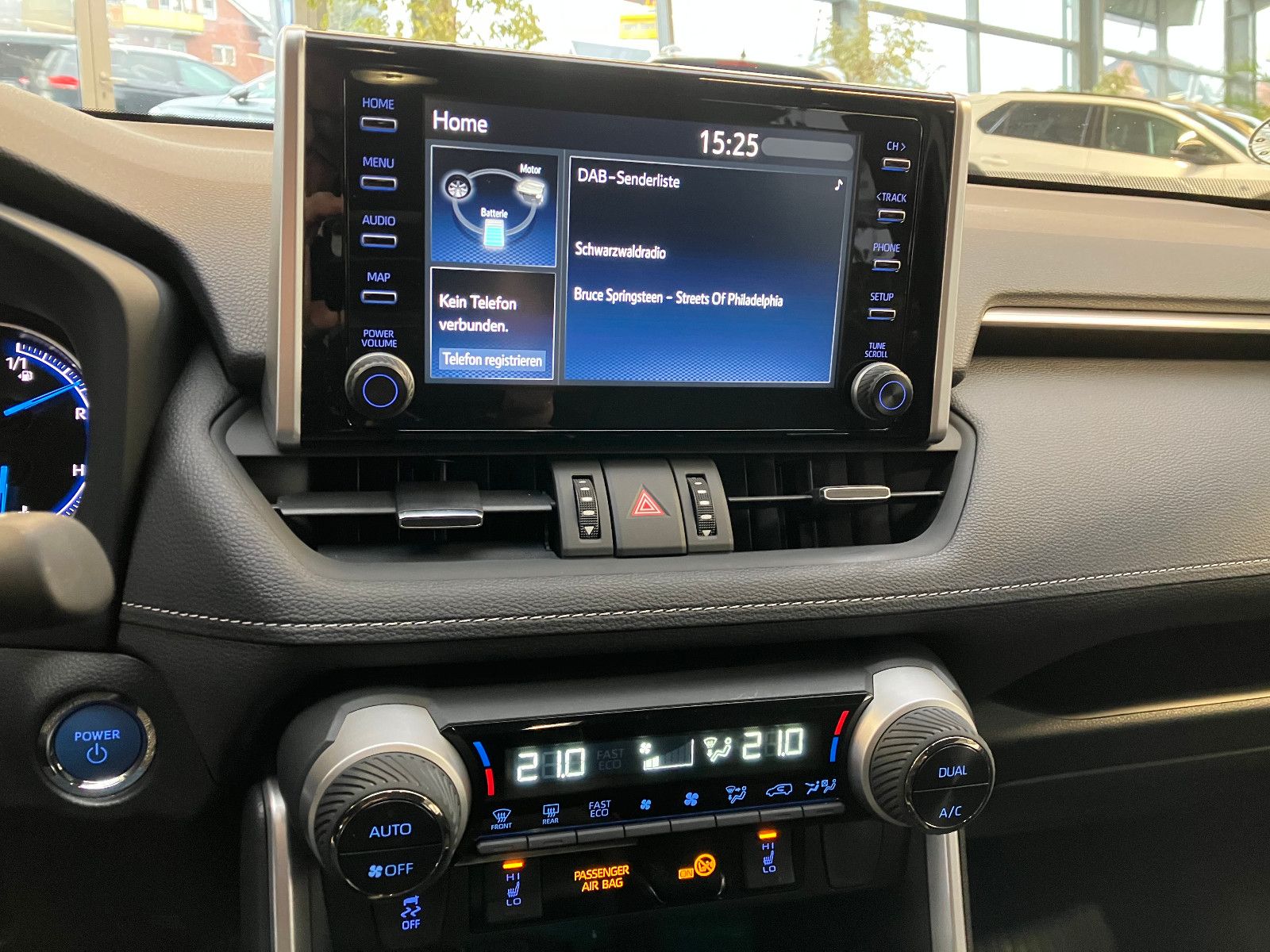 Toyota RAV 4 2.5 Hybrid Business Edition - Samsaru's Car Outlet