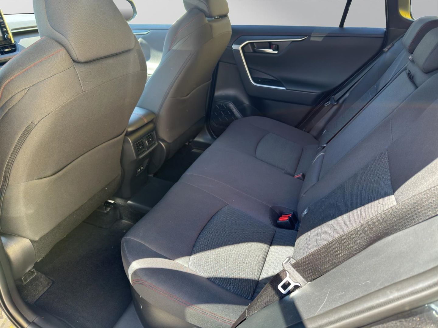 Toyota RAV 4 2.5 Plug-in Hybrid 4x4 - Samsaru's Car Outlet