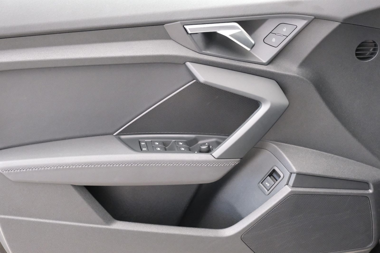 Audi A3 Limousine 30 TDI advanced - Samsaru's Car Outlet