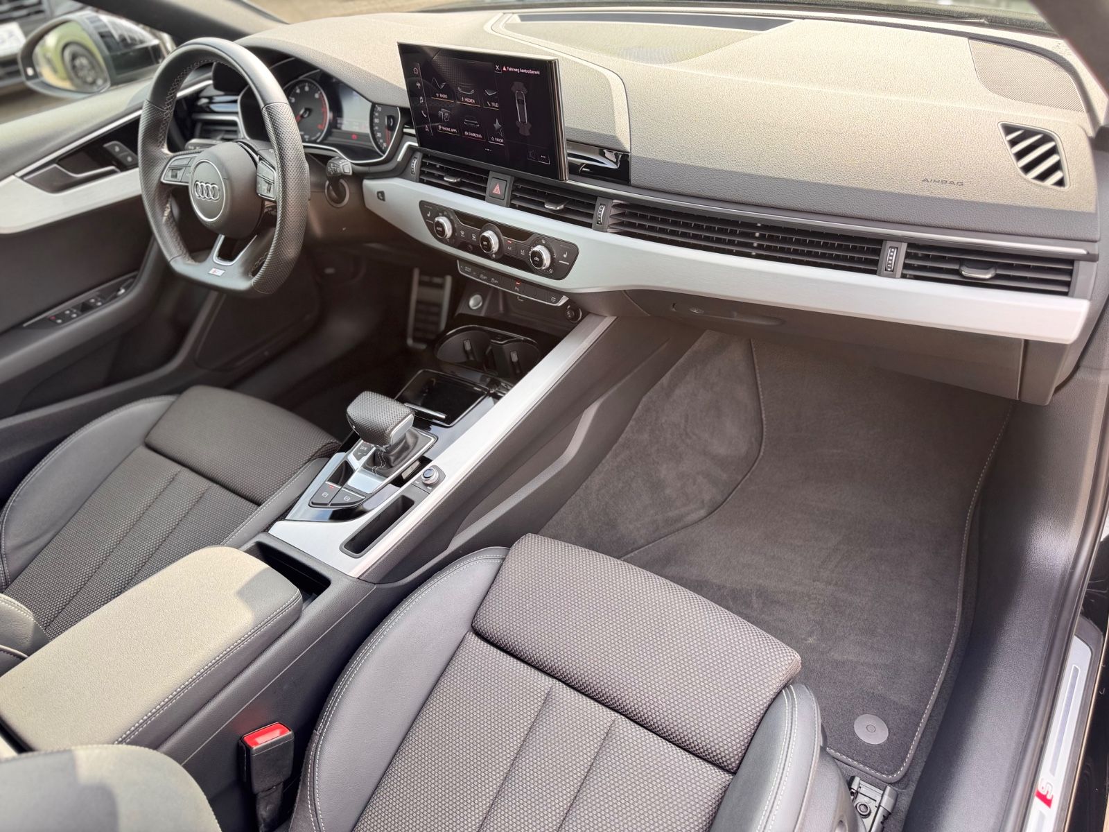 Audi A4 Avant 40 TFSI S line - Samsaru's Car Outlet
