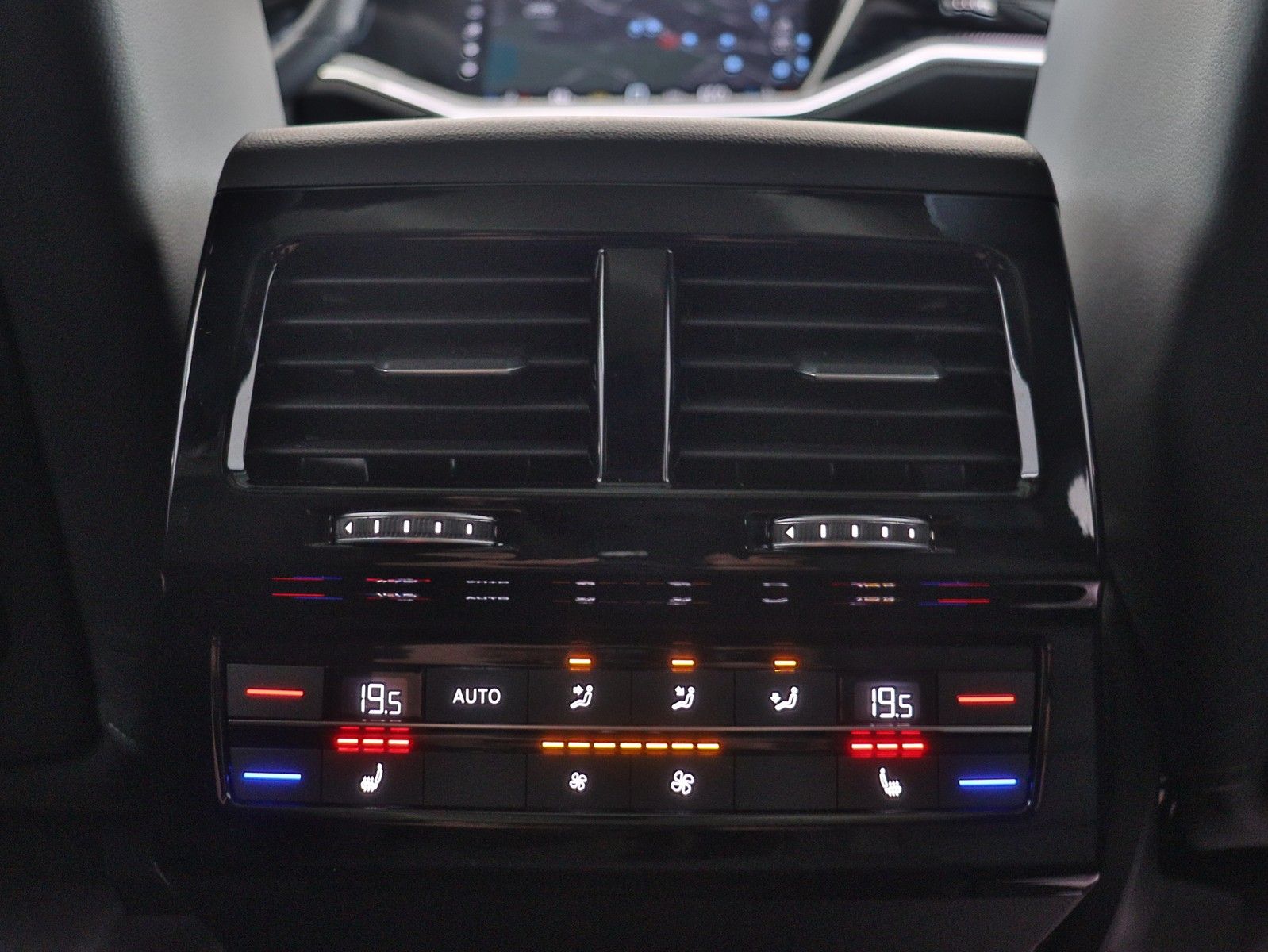Volkswagen TOUAREG R-Line TDI+AHK+PANO+DYNA+BLACKSTYL+LUFT