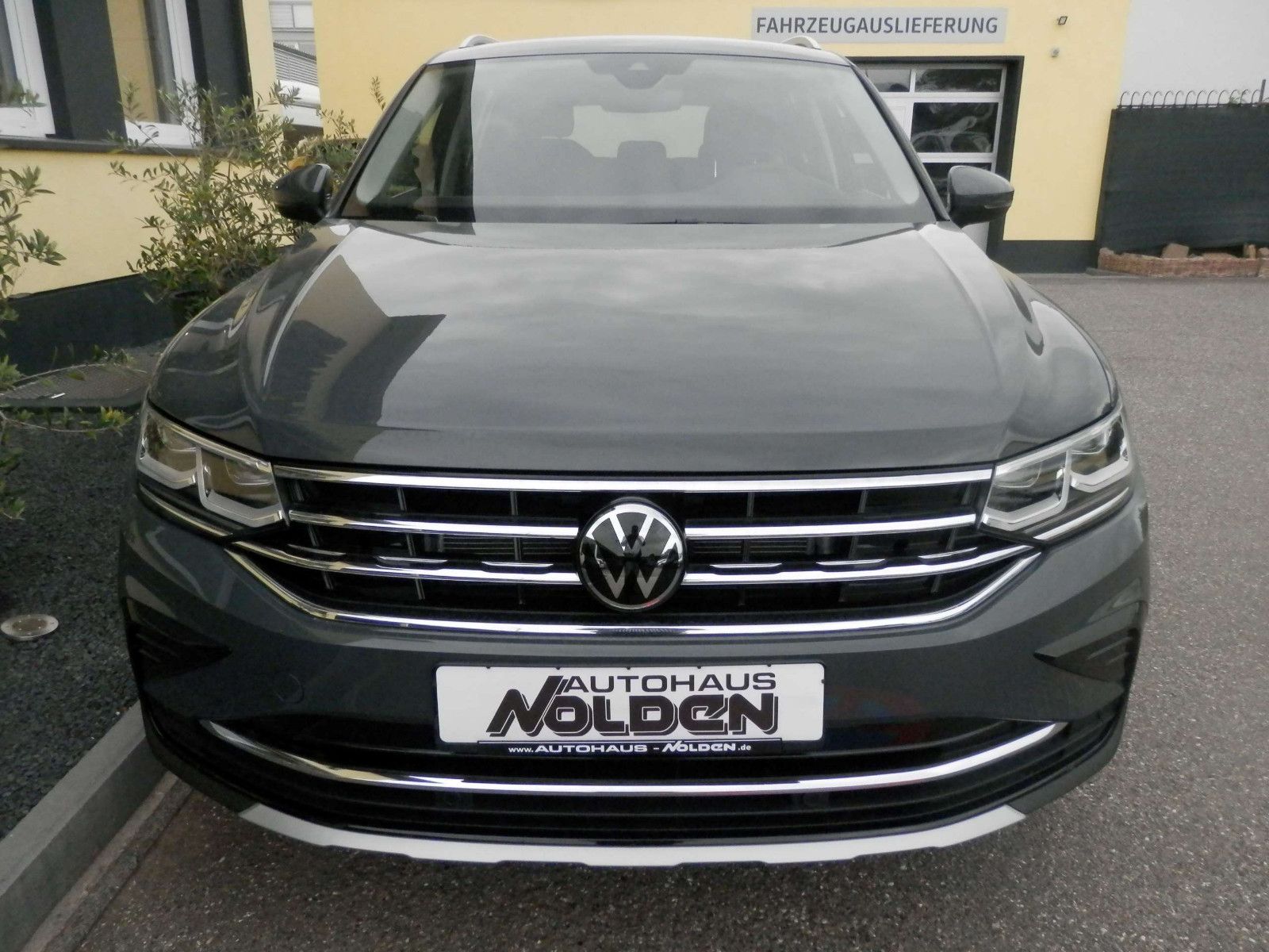 Volkswagen Tiguan Elegance - Samsaru's Car Outlet