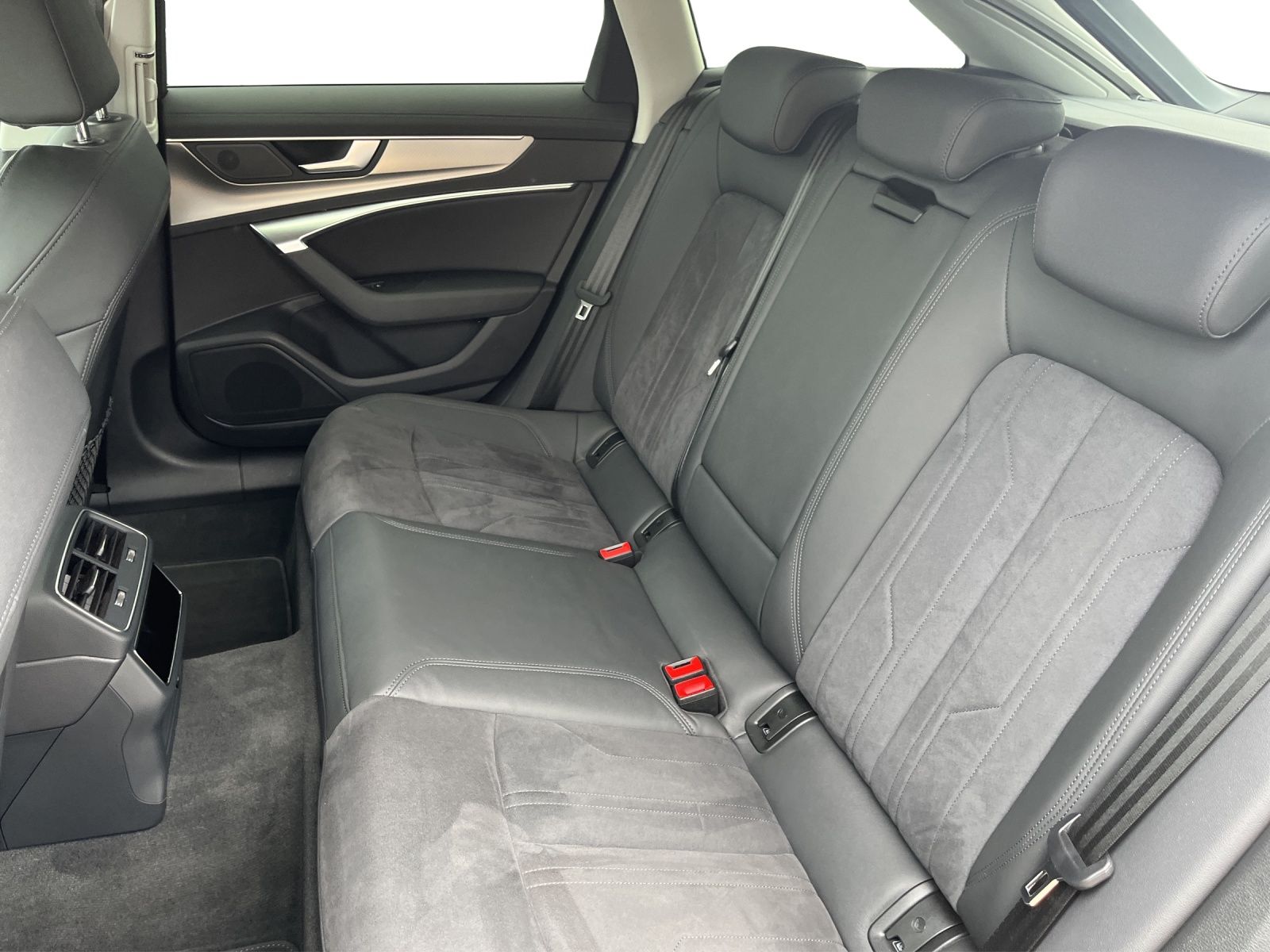 Audi A6 Avant 40 TDI quattro design S Line - Samsaru's Car Outlet