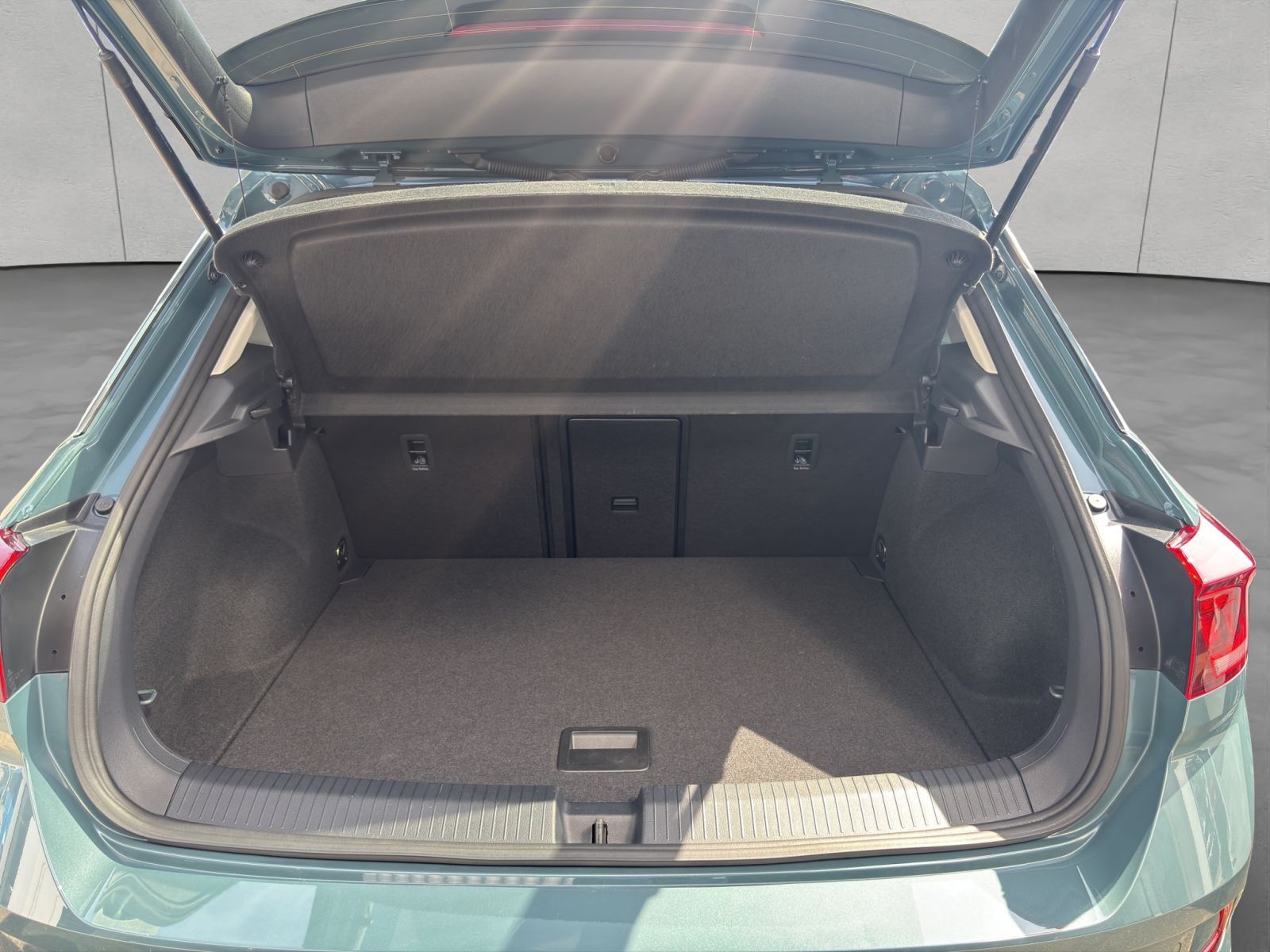 Volkswagen T-ROC Life 2.0 TDI - Samsaru's Car Outlet