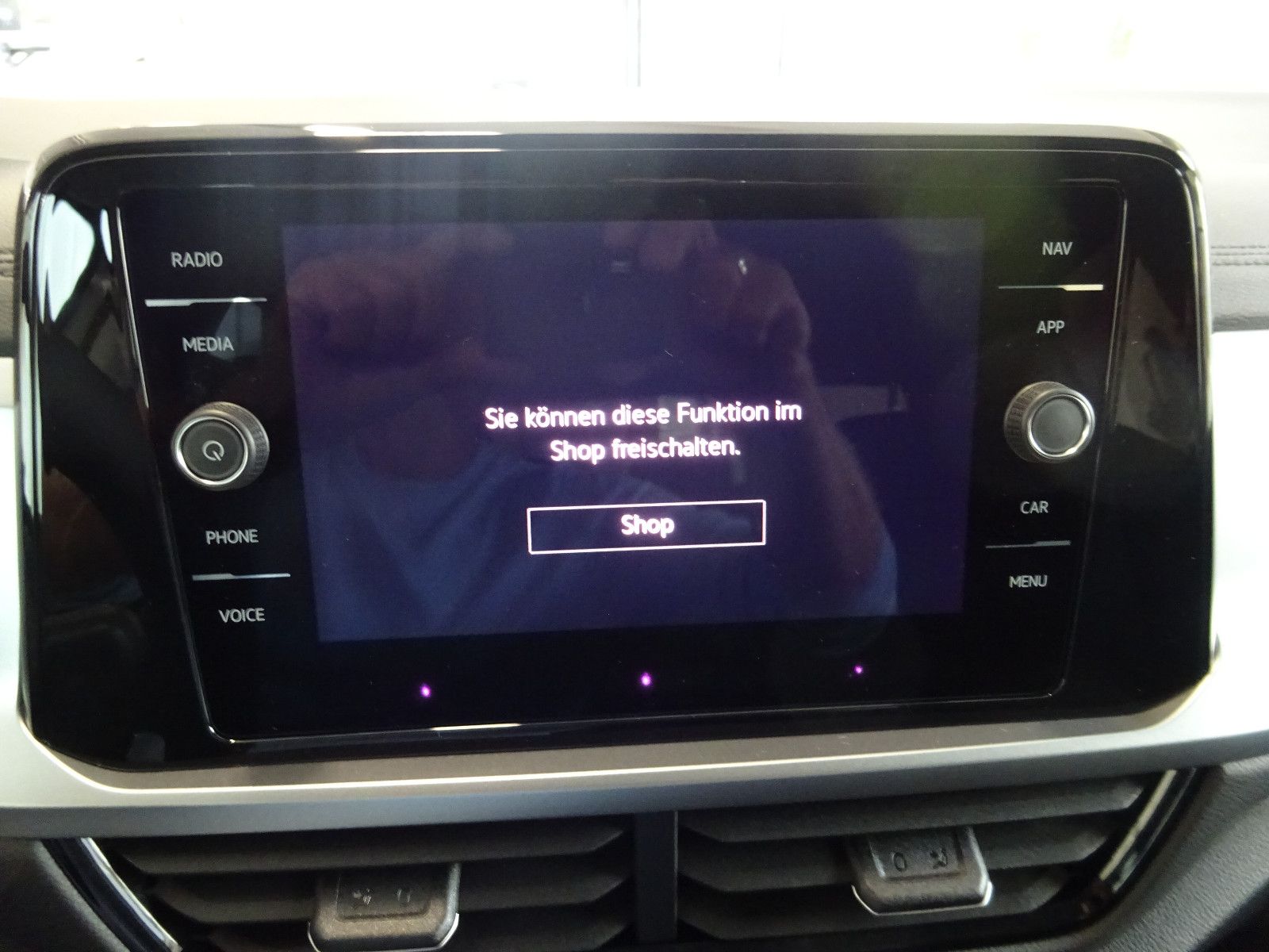 Volkswagen T-Roc 1.5 TSI DSG Life - Samsaru's Car Outlet