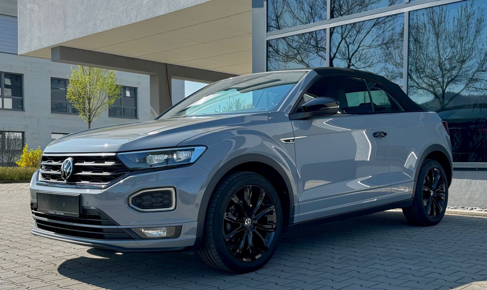 Volkswagen T-Roc R-Line - Samsaru's Car Outlet