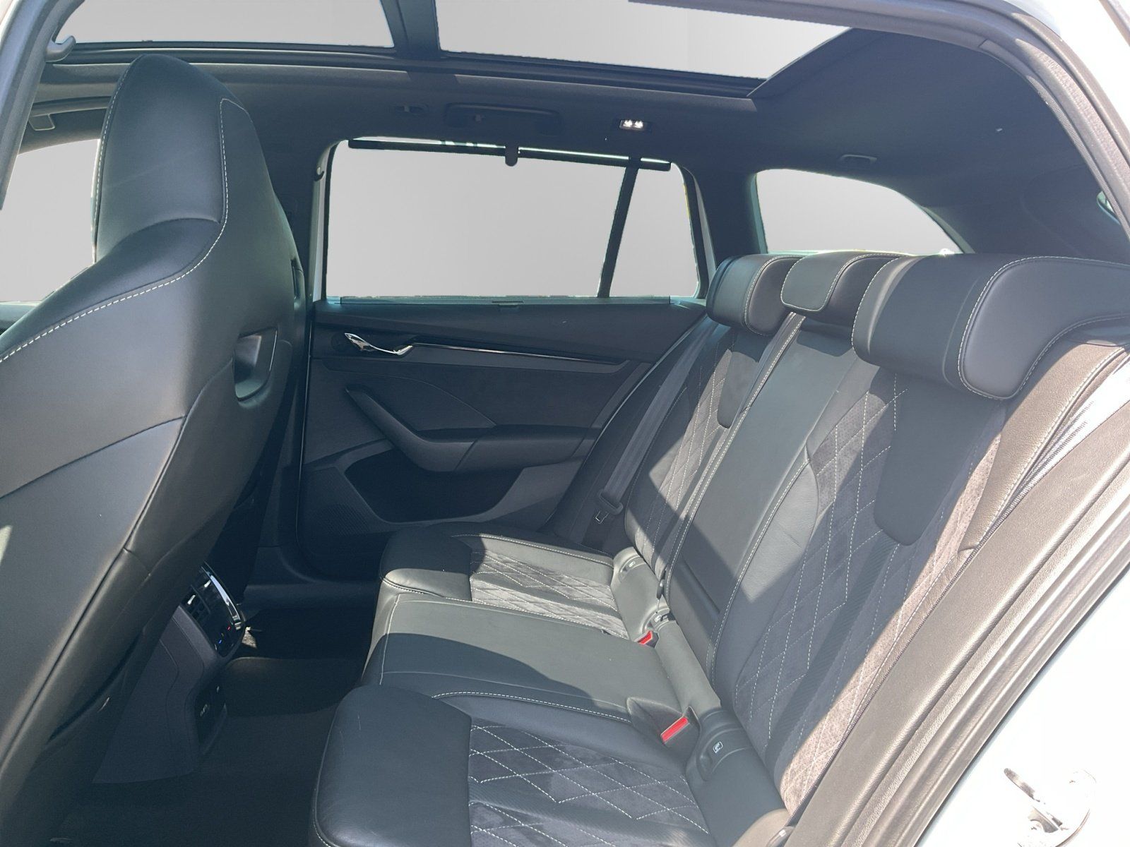 Skoda Octavia Combi RS 2.0 TSI DSG First Edition - Samsaru's Car Outlet