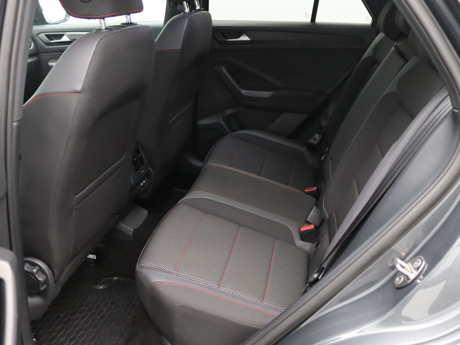 Volkswagen T-Roc 1.5 TSI DSG - Samsaru's Car Outlet