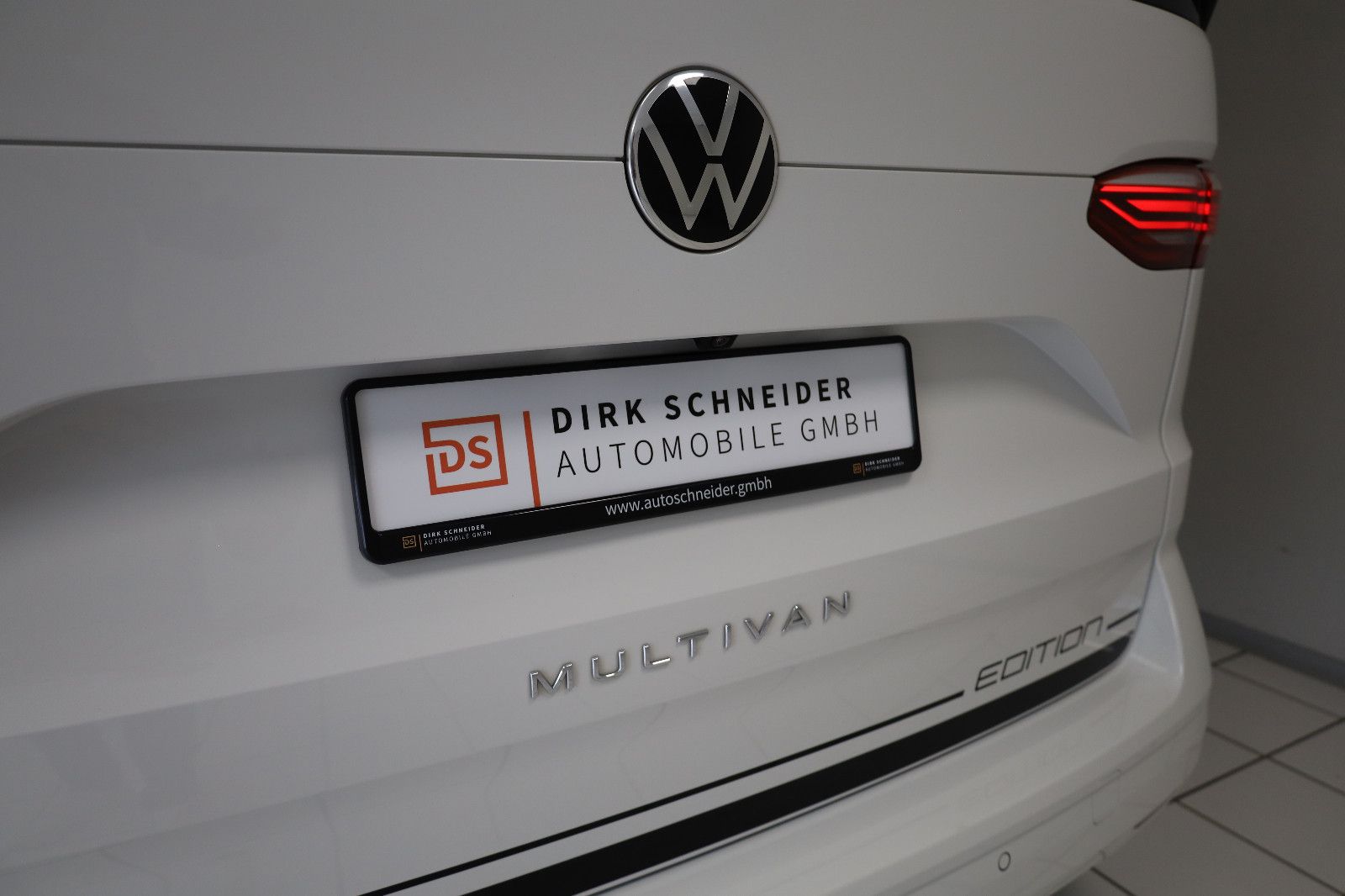 Volkswagen T7 2.0 TDI Multivan Edition - Samsaru's Car Outlet