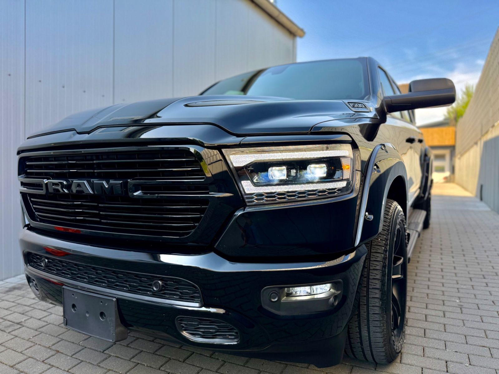Dodge RAM 5,7 V8 HEMI-WIDEBODY-SPORT/EDITION-CREW CAB