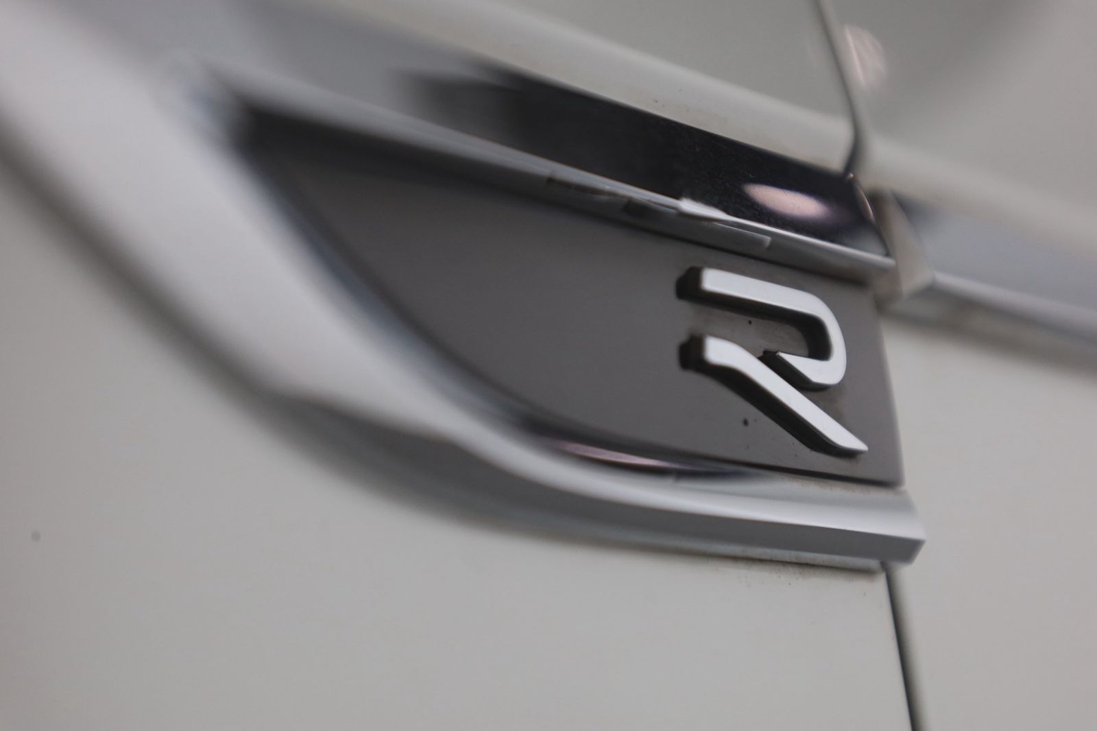 Volkswagen T-Roc 2.0 TSI R 4Motion - Samsaru's Car Outlet