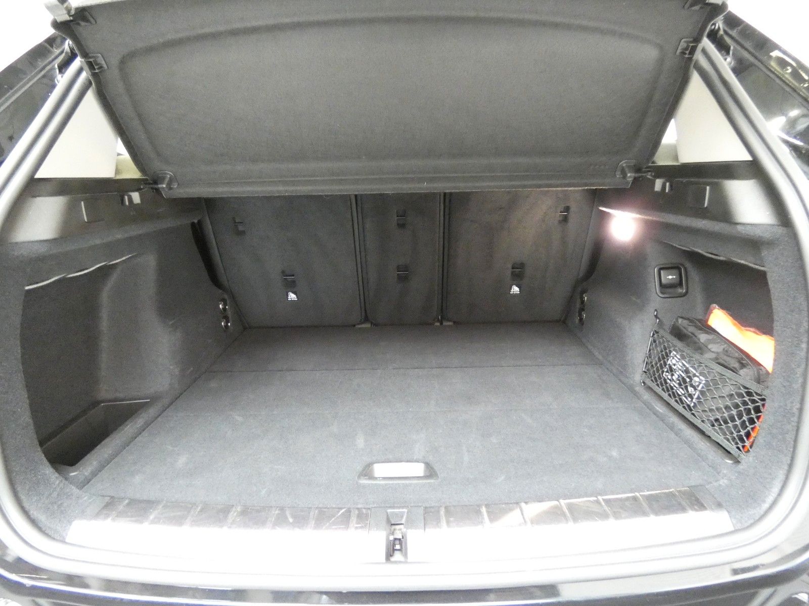 BMW X1 xDrive 20 i xLine - Samsaru's Car Outlet
