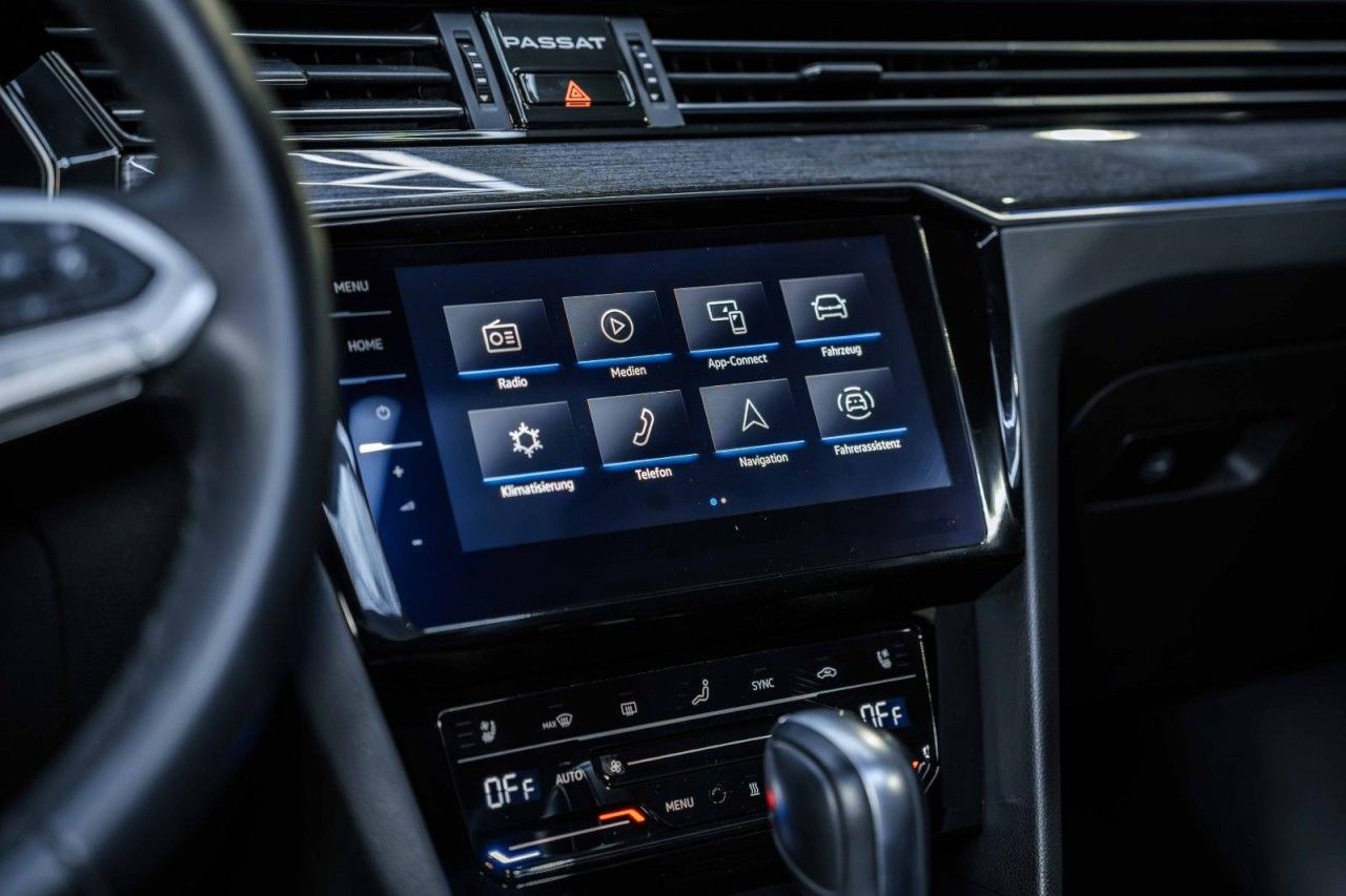 Volkswagen Passat 2.0 TDI DSG 2x R-Line STAHZG H&K PANO AHK