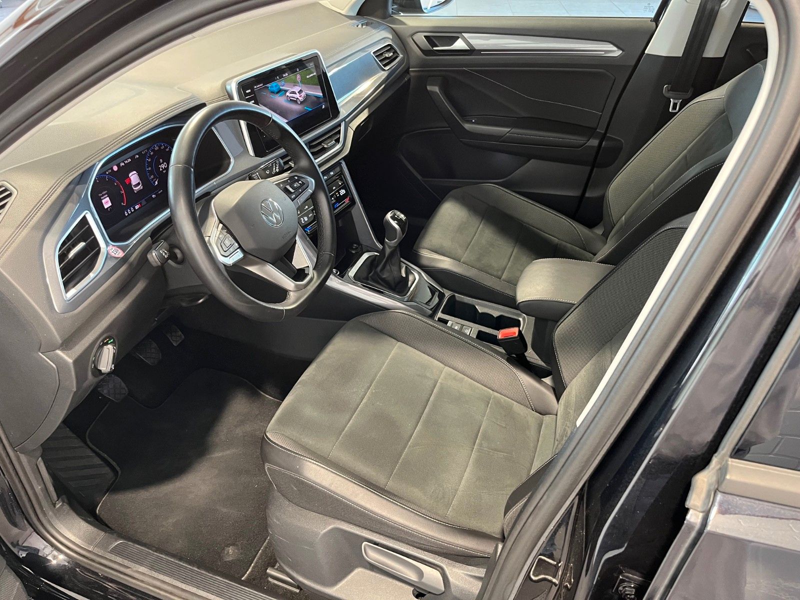 Volkswagen T-Roc 1.0TSi Style - Samsaru's Car Outlet