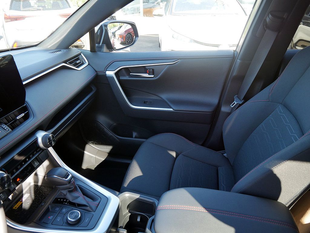 Toyota RAV 4 Plug-in Hybrid 4x4 AHK 1850 KG HUD teampla