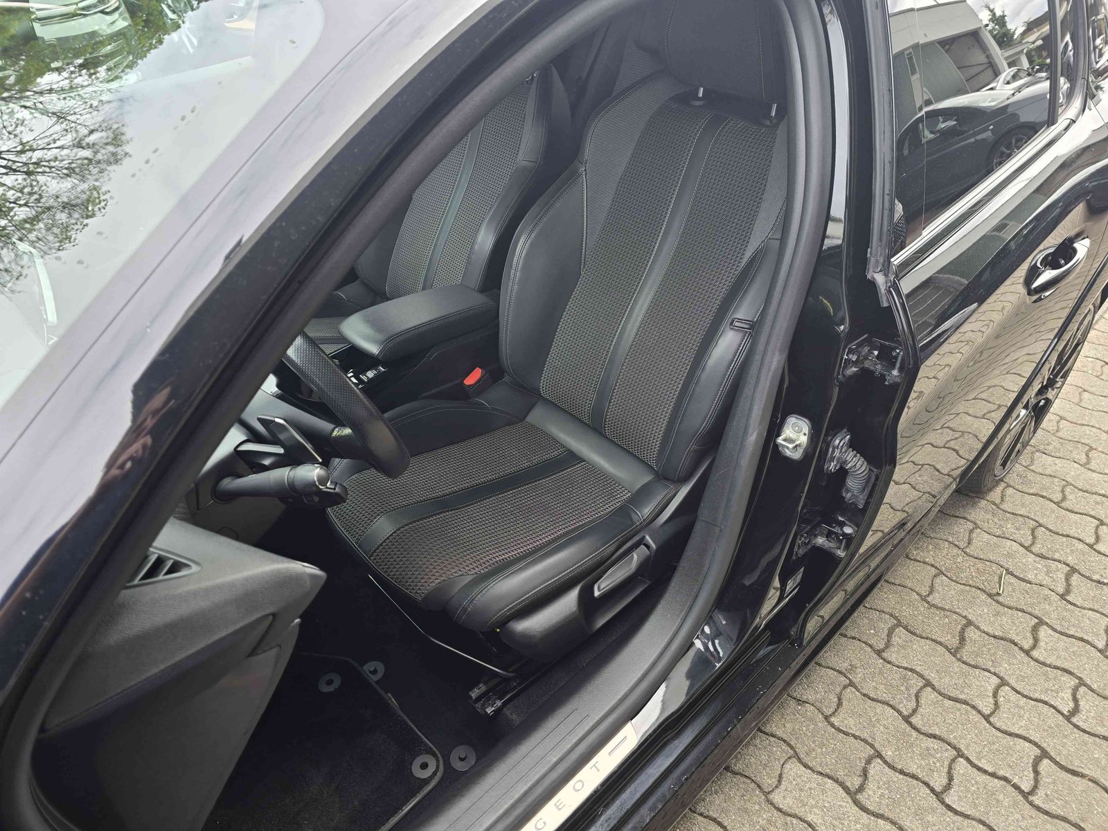 Peugeot 208 GT - Samsaru's Car Outlet