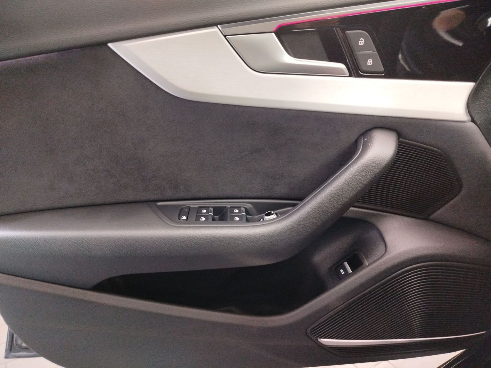 Audi A4 40 TFSI S tronic S line - Samsaru's Car Outlet