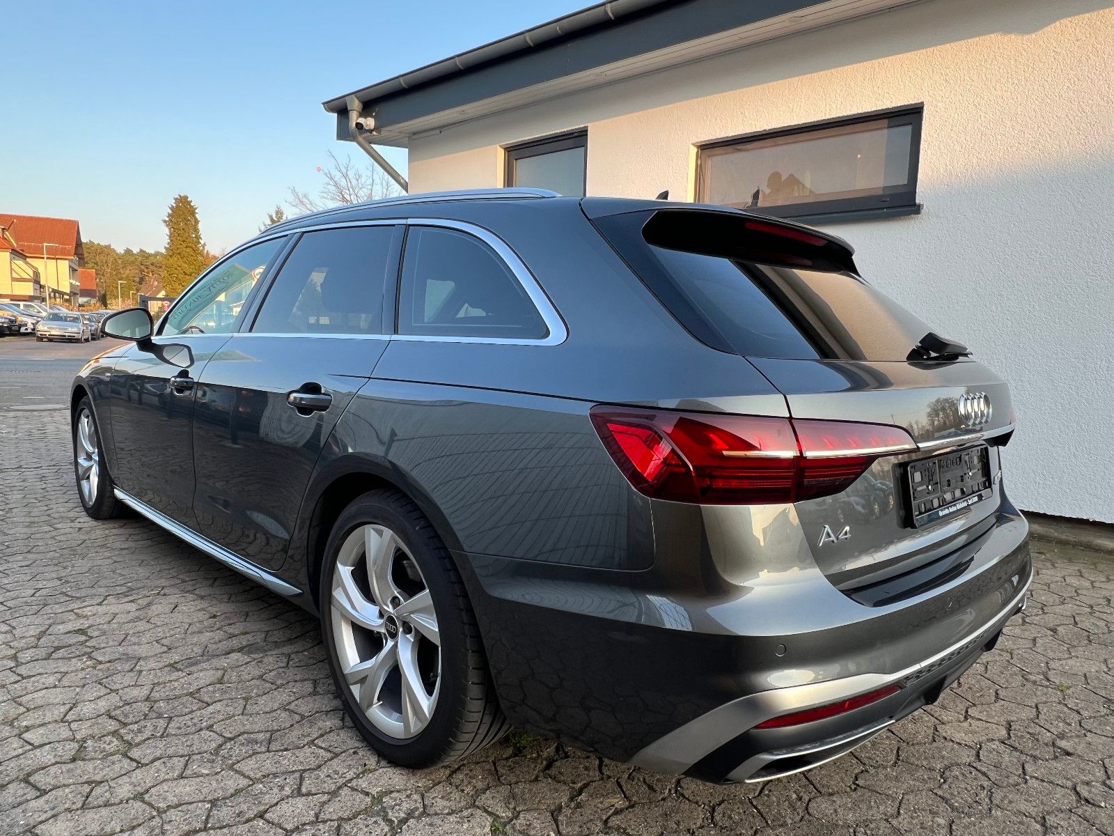 Audi A4 Avant 40 S line - Samsaru's Car Outlet