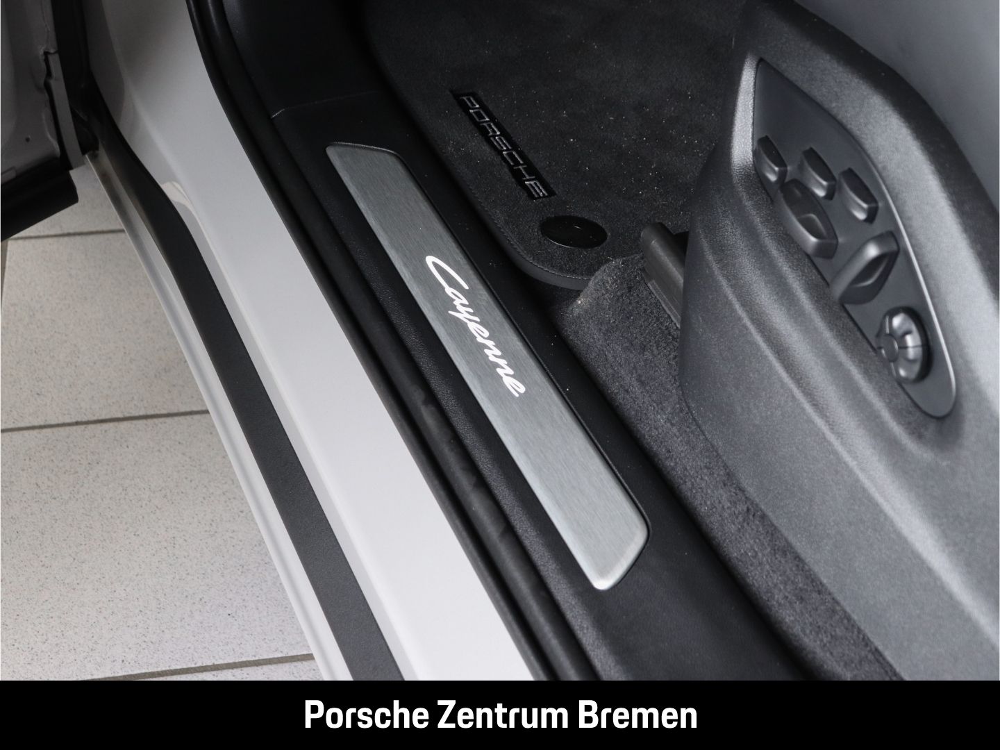 Porsche Cayenne E-Hybrid Coupe Sport Design HD-Matrix-LE