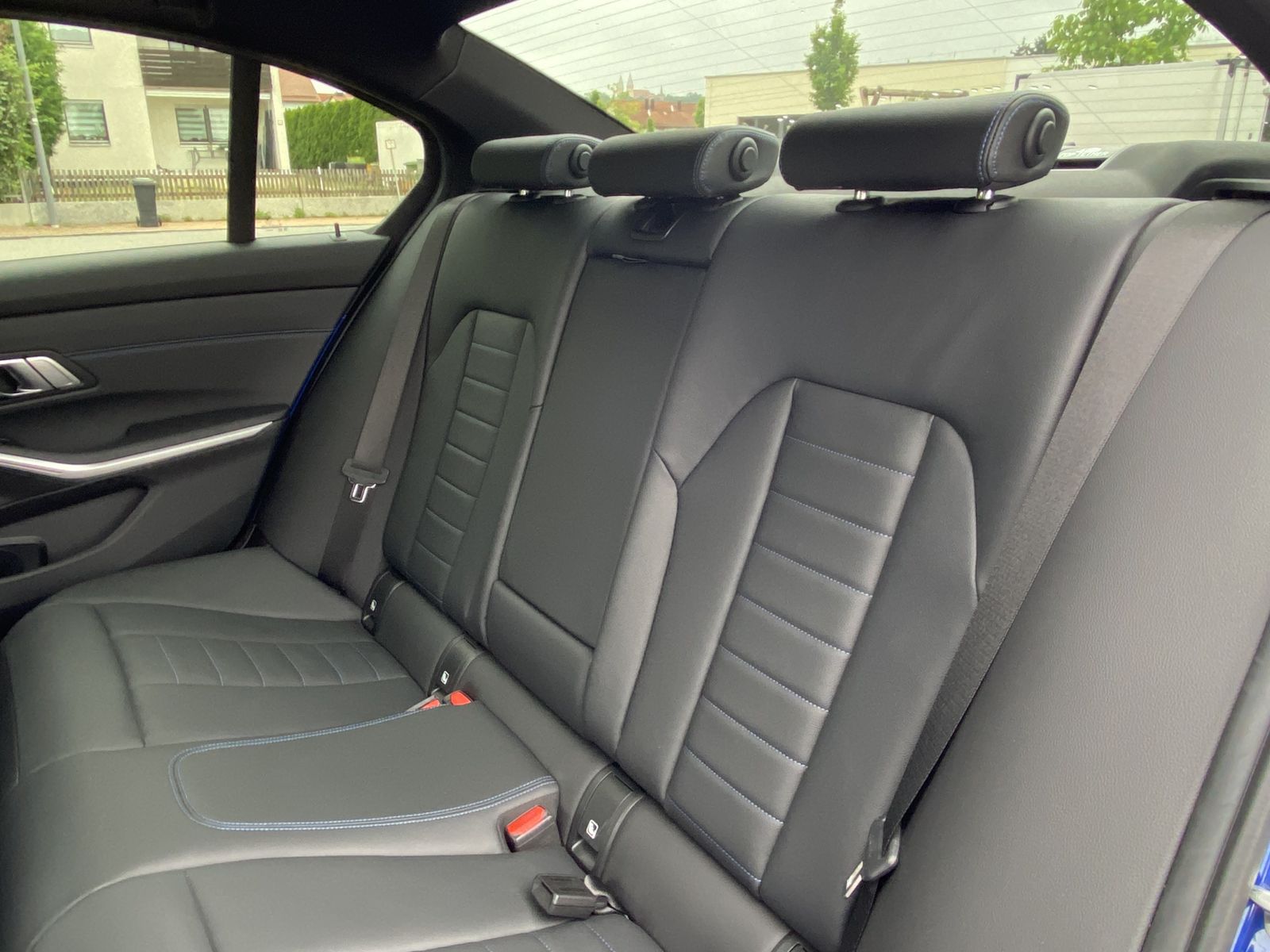 BMW 330d Limousine M Sport - Samsaru's Car Outlet