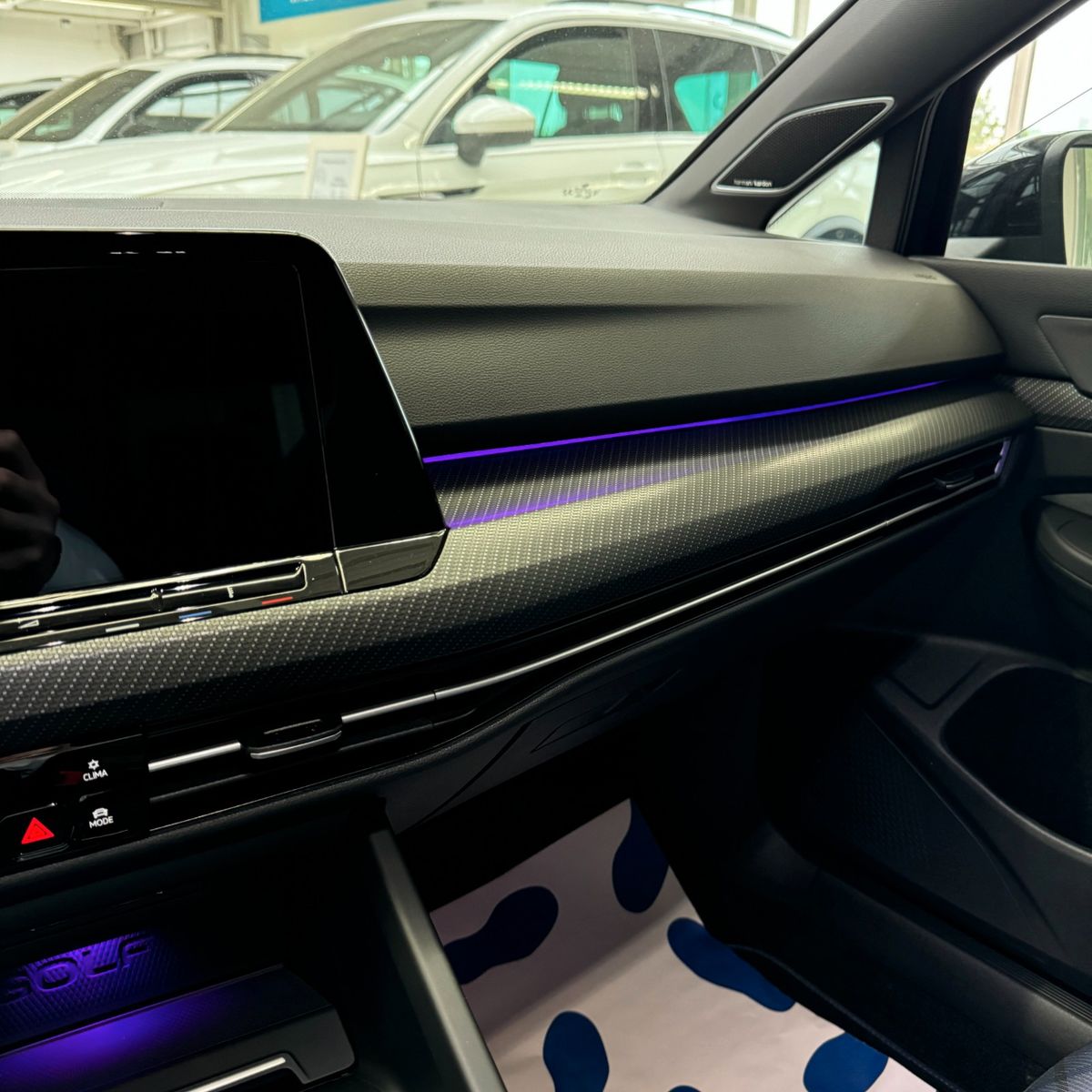 Volkswagen Golf VIII R 4Motion - Samsaru's Car Outlet